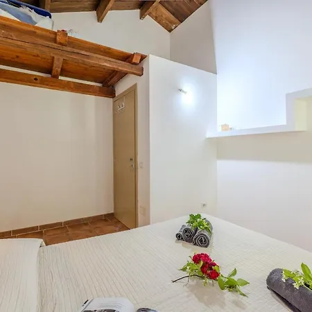 Almi's Countryside - Relax & Private Garden Apartment