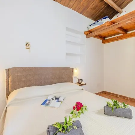 Almi's Countryside - Relax & Private Garden Apartment *