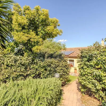 Almi's Countryside - Relax & Private Garden Apartment *